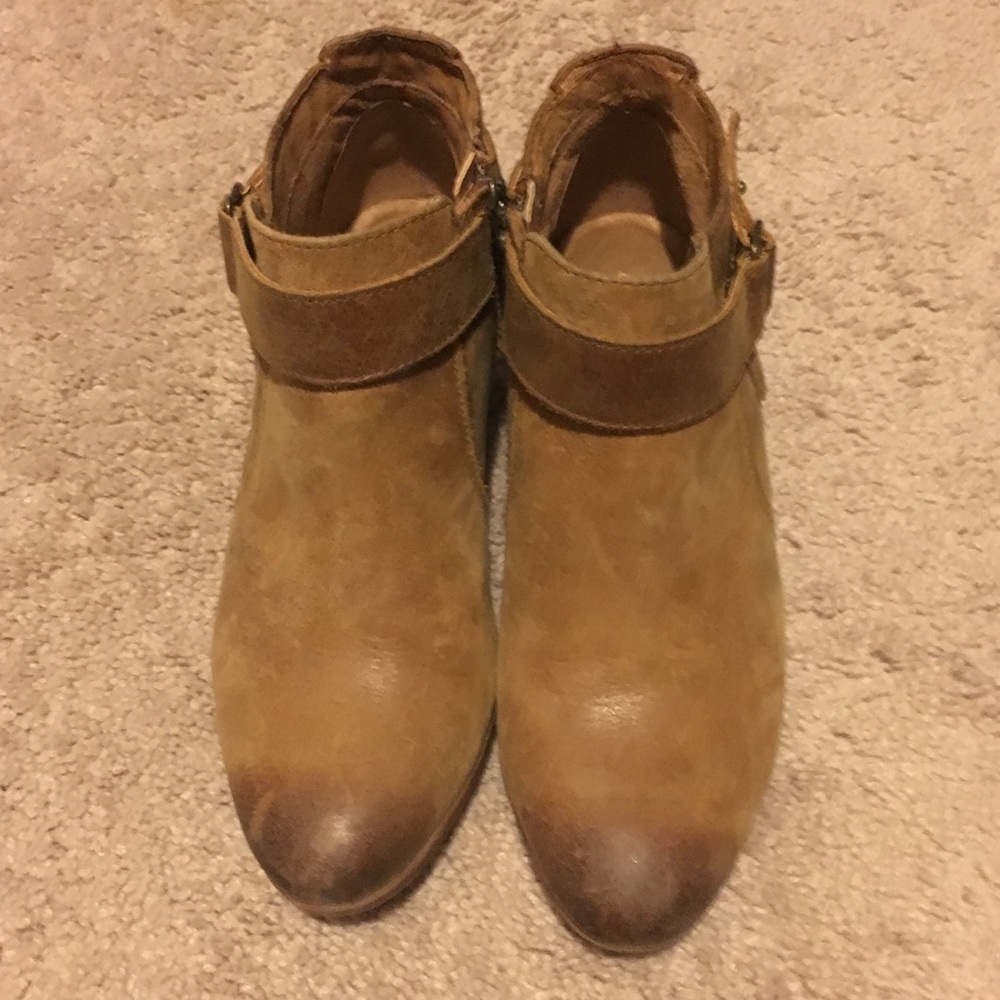 Clark’s booties size 6